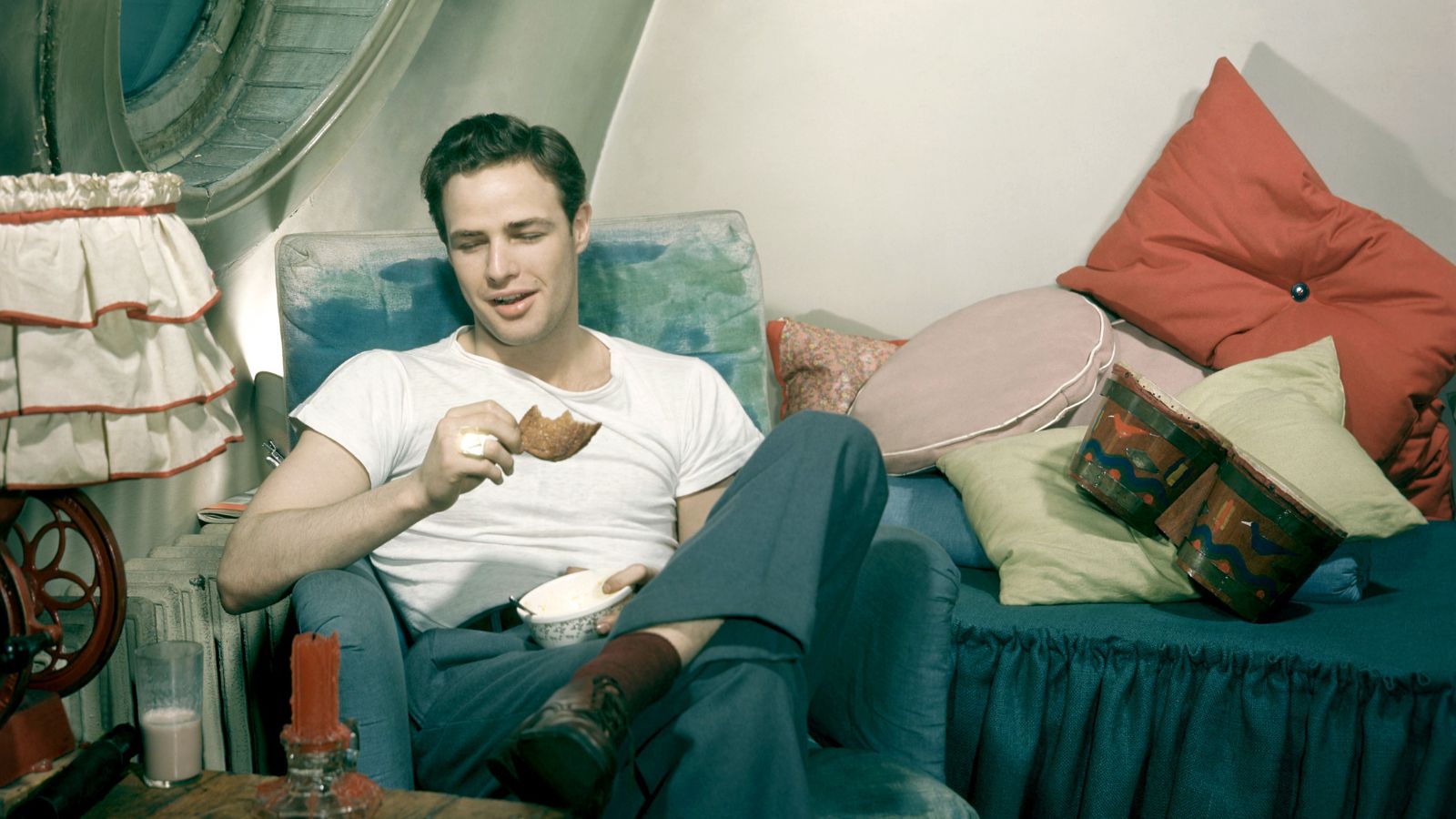 marlon brando in his blue and red bedroom