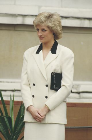 Diana, Princess of Wales lays the foundation stone of the new Sainsbury Wing at the National Gallery in London, 30th March 1988 in a white blazer