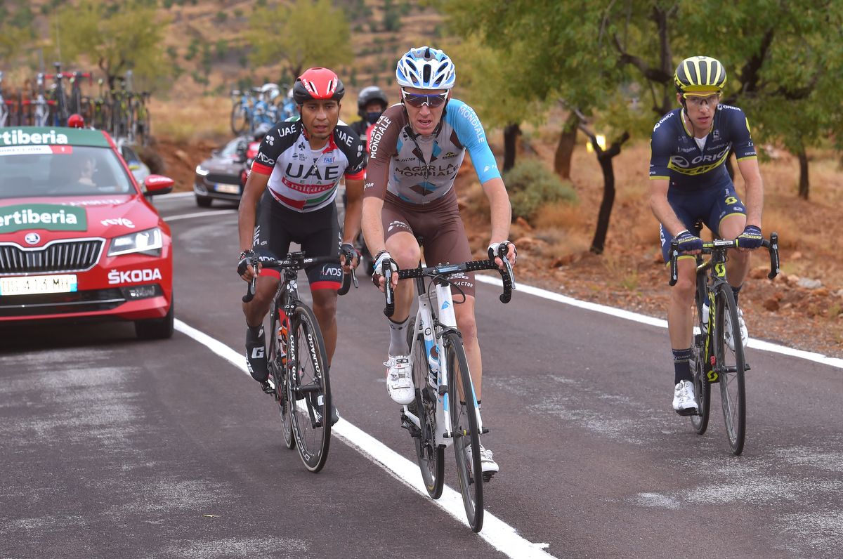 Romain Bardet (AG2R-La Mondiale) ups the tempo