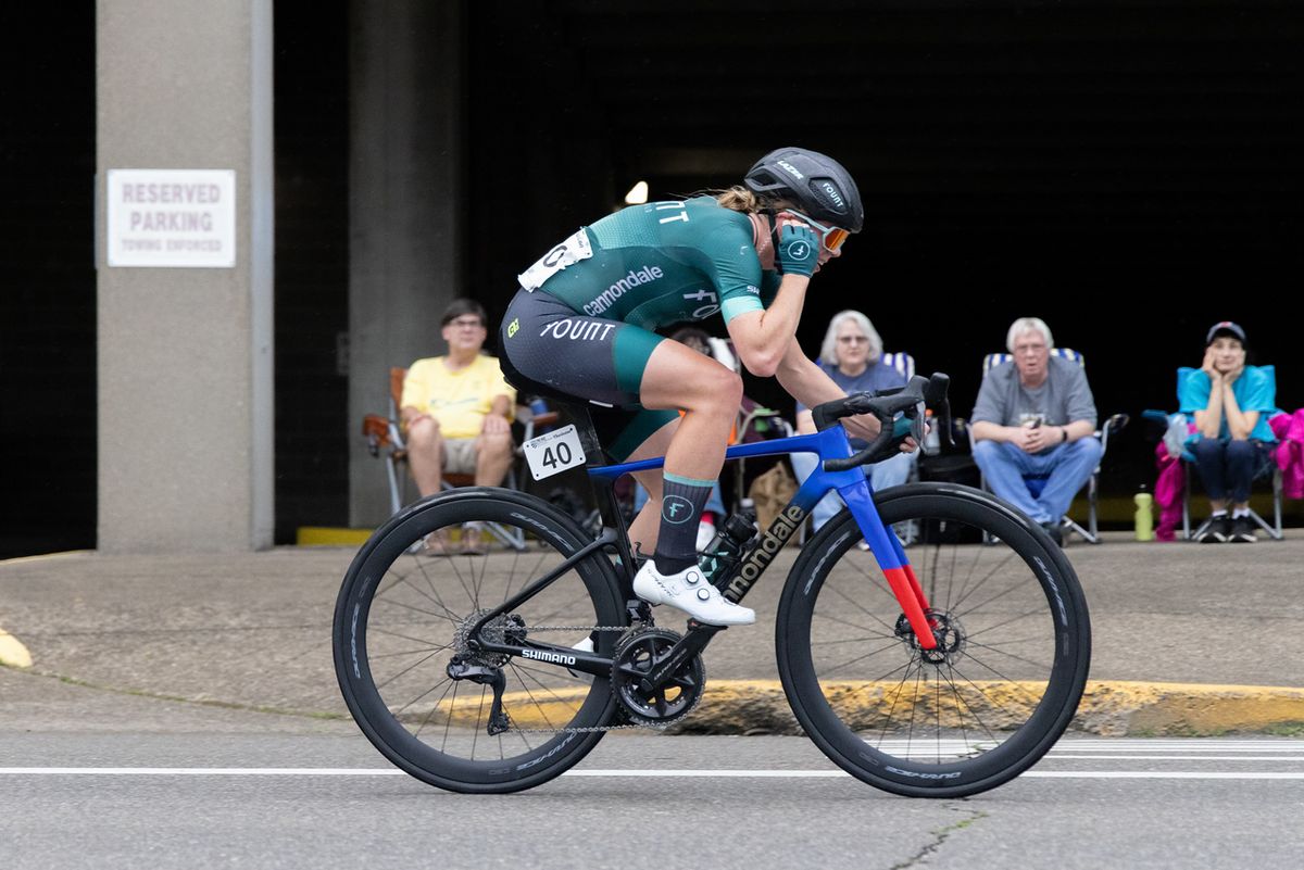 Elizabeth Dixon (Fount Racing Guild) gave spectators a taste of what was to come by getting on the front early in the race, only to be caught by Coryn Labecki (EF Education - Cannondale) within the last few meters.
