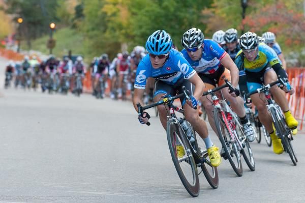 US pro criterium champion Ken Hanson (Optum p/b Kelly Benefit Strategies) rides in second place.