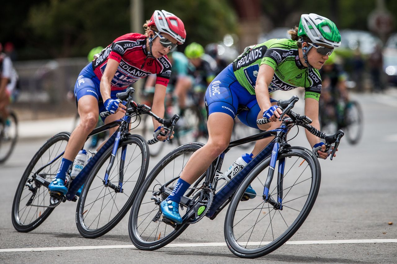 Ruth Winder (UnitedHealthcare) leads teammate Katie Hall.\