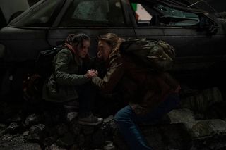 (L to R) Bella Ramsey as Ellie and Anna Torv as Tess in The Last of Us