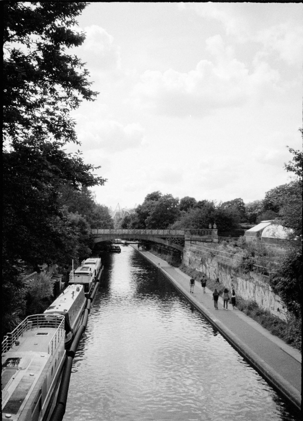 Canal and tow path running through London