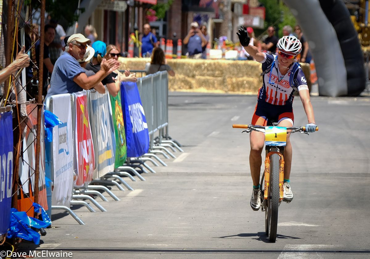 Rose Grant (Stans NoTubes-Pivot) finishing second while winning the Epic Rides Series.
