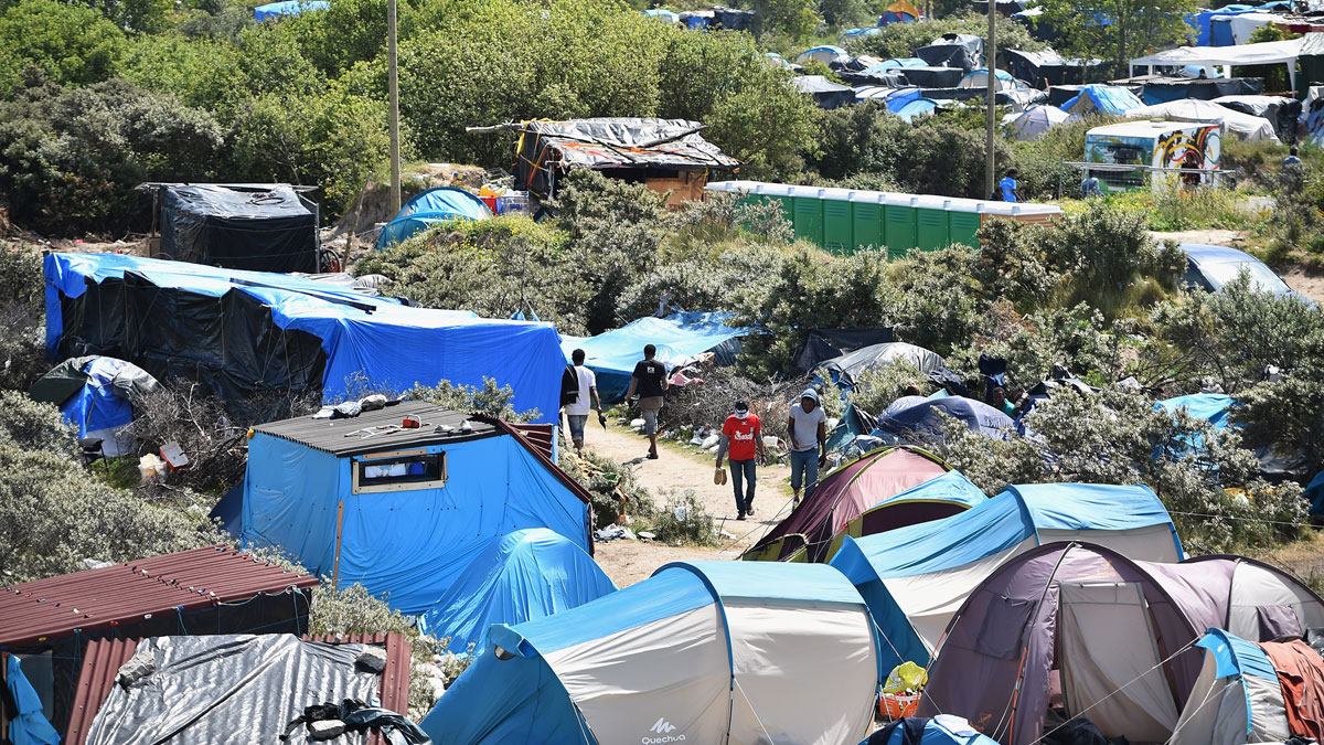 150805-calais-migrant-jungle.jpg