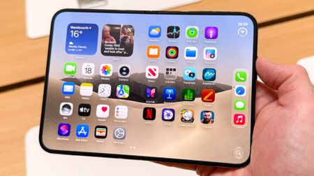 iPhone Duo hands on