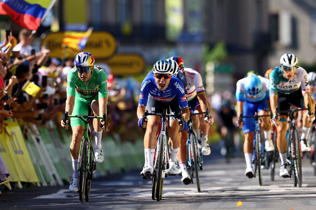 Jasper Philipsen wins stage 15 at the 2022 Tour de France
