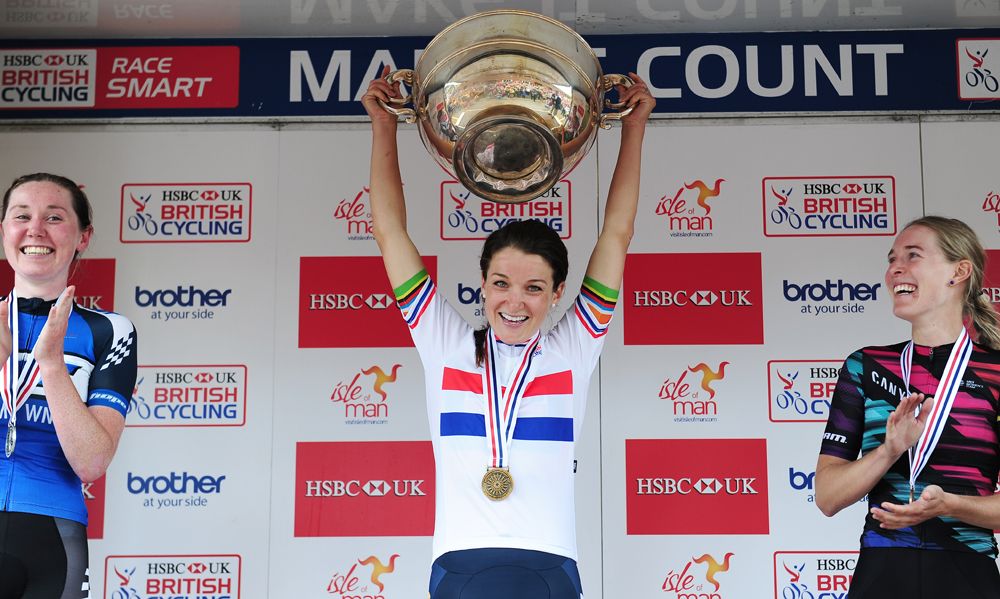 Lizzie Deignan lifts the nationals trophy