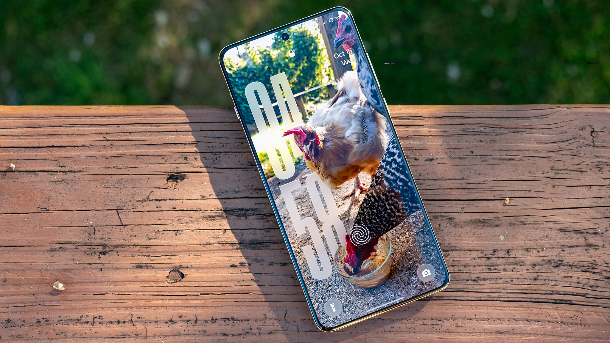 A custom lockscreen with chickens created on a OnePlus 13 using OxygenOS 16&#039;s new options