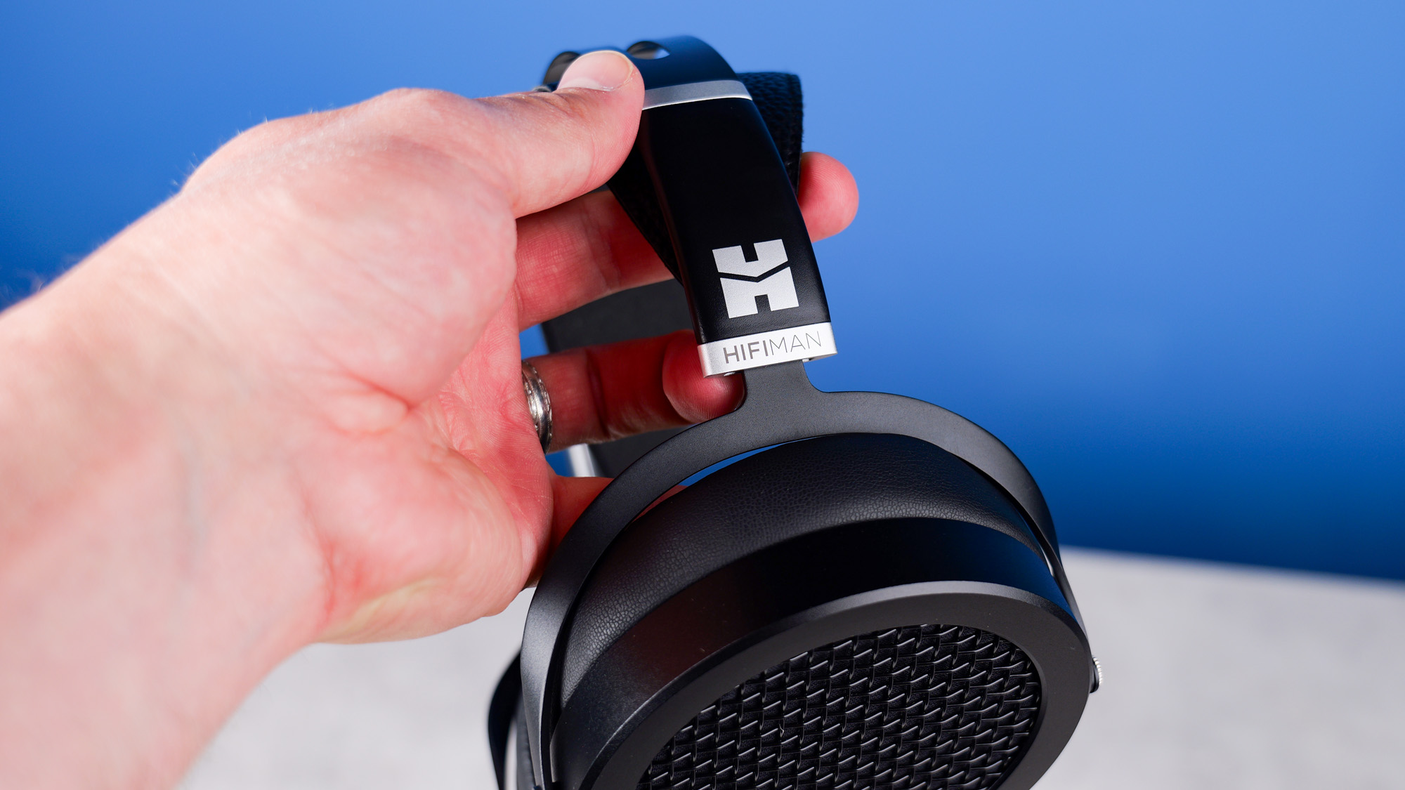 The HIFIMAN Sundara in hand