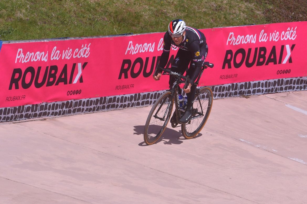 Zdenek Stybar tests the banking in the Roubaix velodrome