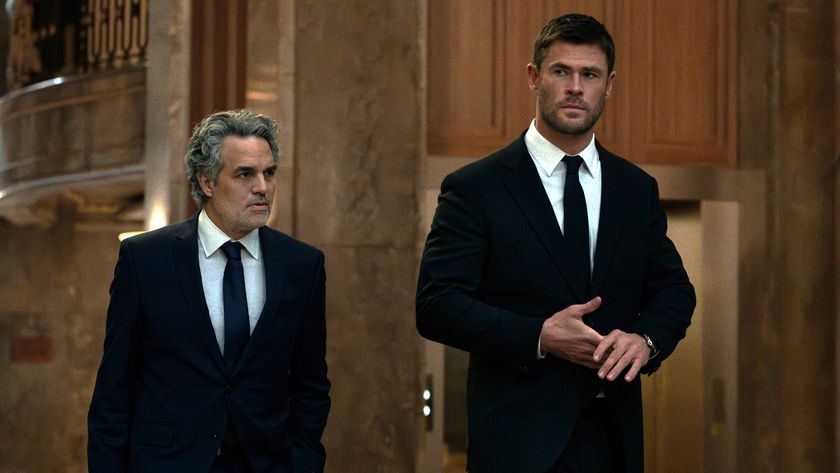 (L-R) Mark Ruffalo and Chris Hemsworth in "Crime 101"