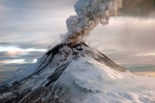 Augustine Volcano, volcanic eruptions, ash