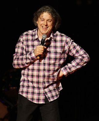 Alan Davies apologises for false abuse allegation