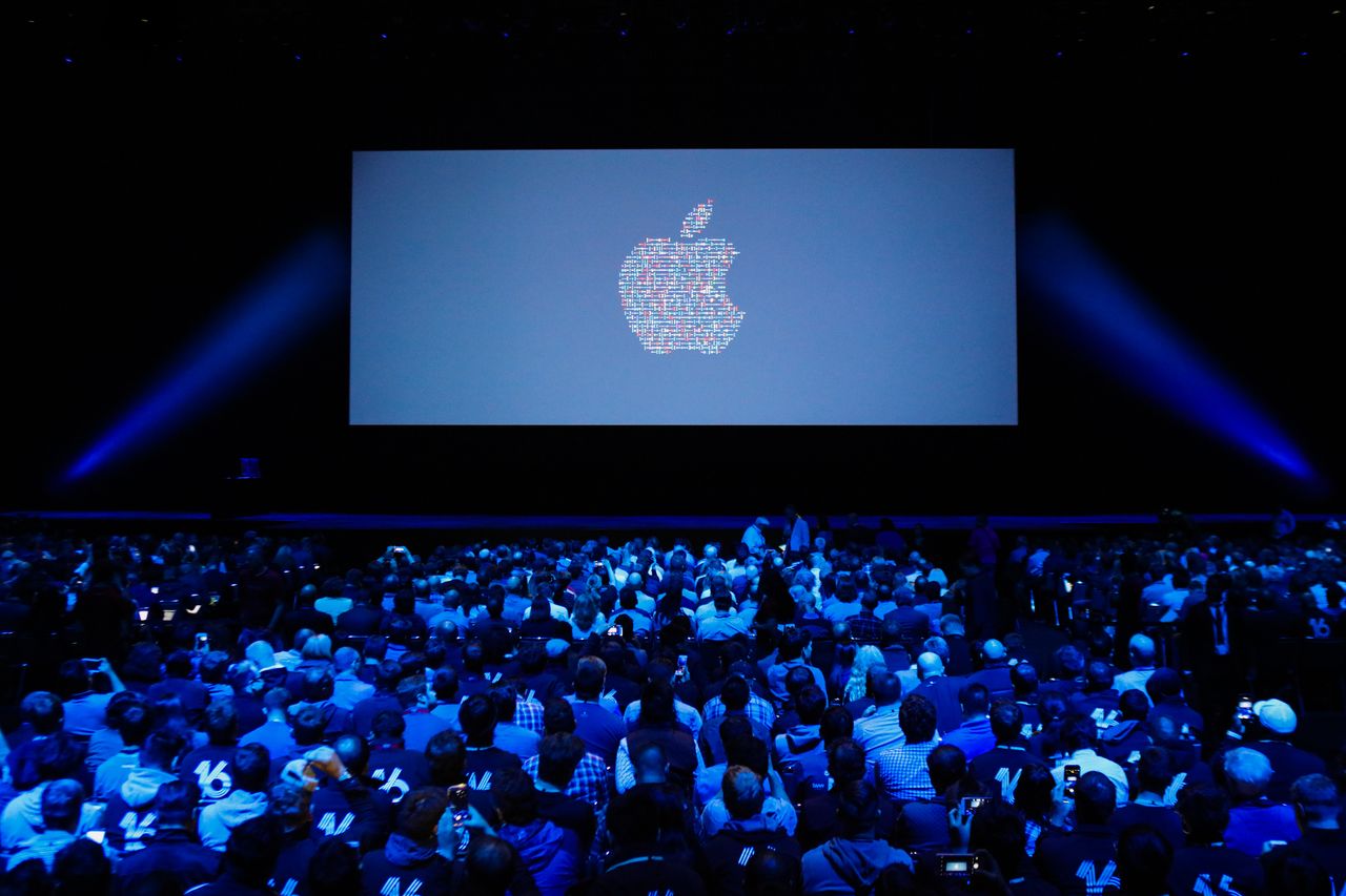 A crowd waits at Apple&amp;#039;s Worldwide Developers Conference