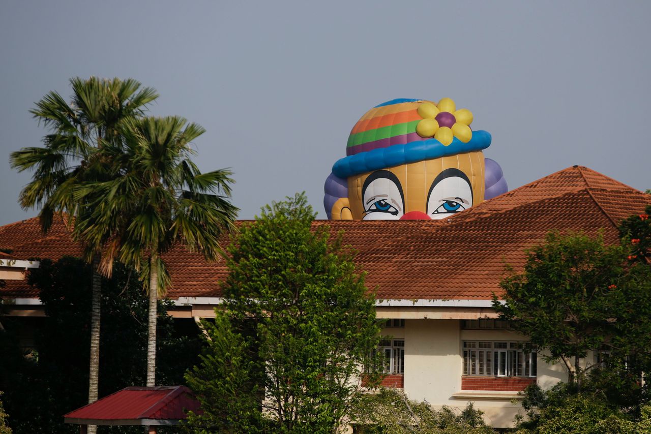 A hot air balloon.