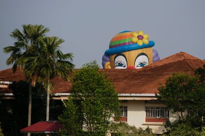 A hot air balloon.