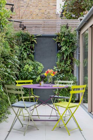 patio ideas: colourful bistro