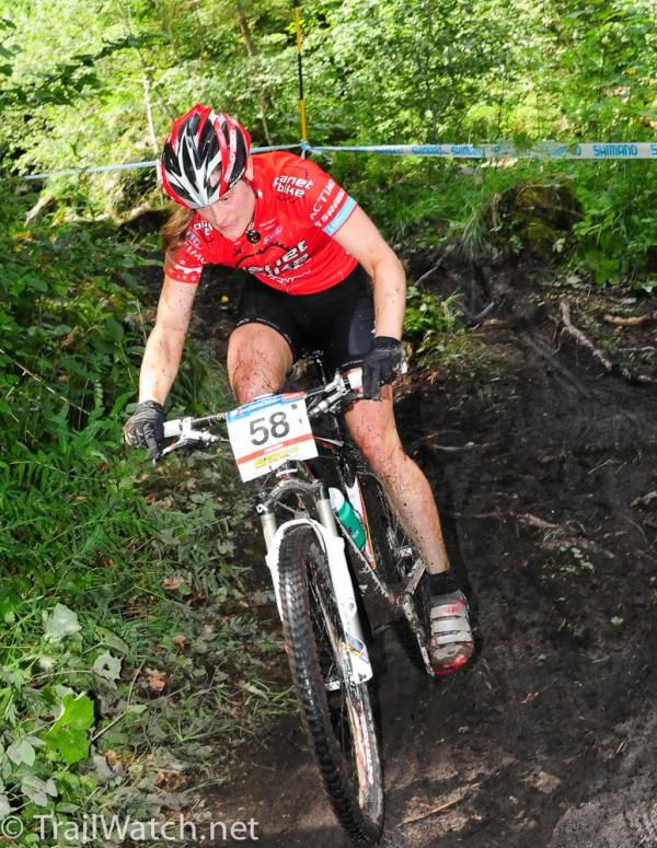 USA Cyclo-cross Champion Katie Compton (Planet Bike) is no stranger to riding in mud