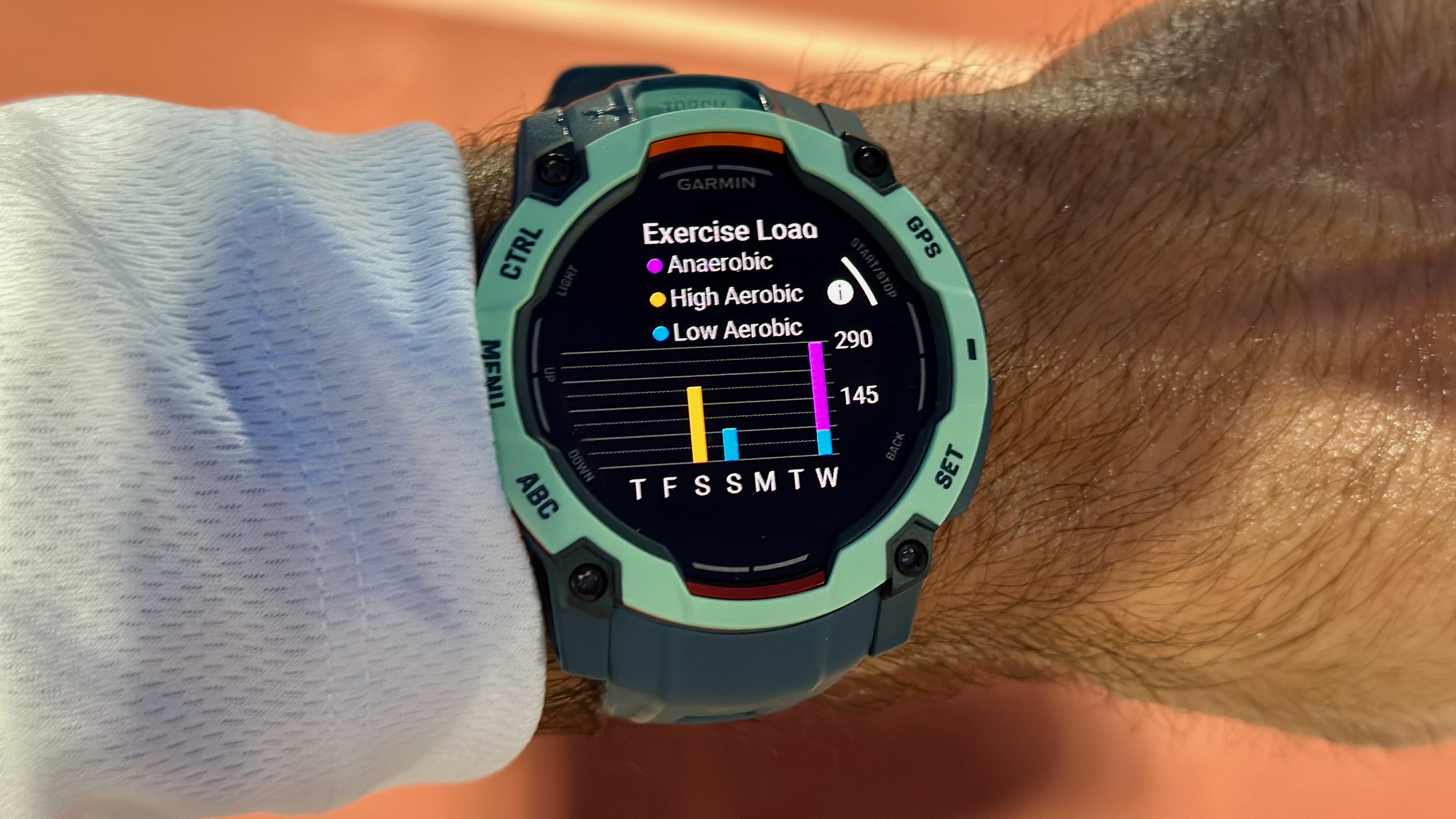 Diseñador gráfico de la barra de carga operativa Garmin Instinct 3