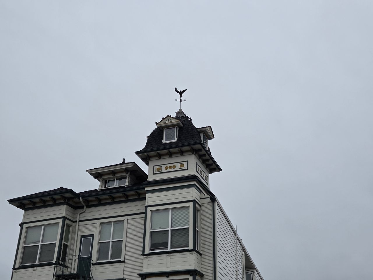 Victorian house by Galaxy S25 Plus
