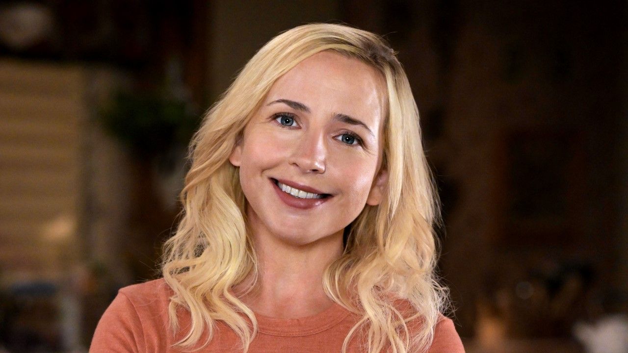 The Conners' Lecy Goranson Talks Becky Being Called A Bad Mom, And ...