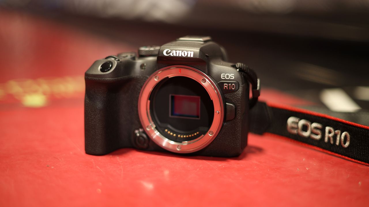 Canon EOS R10