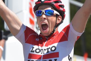 Sean De Bie wins stage 4.