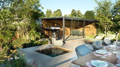 plunge pool on a deck at consilium hortus garden, RHS 