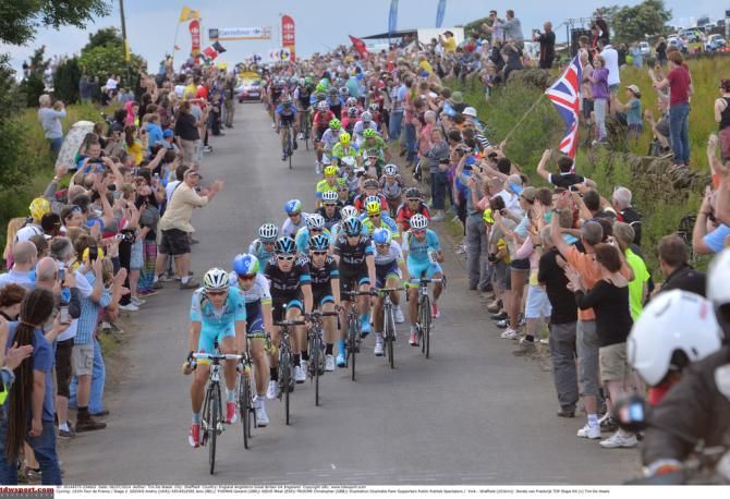 Andriy Grivko (Astana) leading the peloton