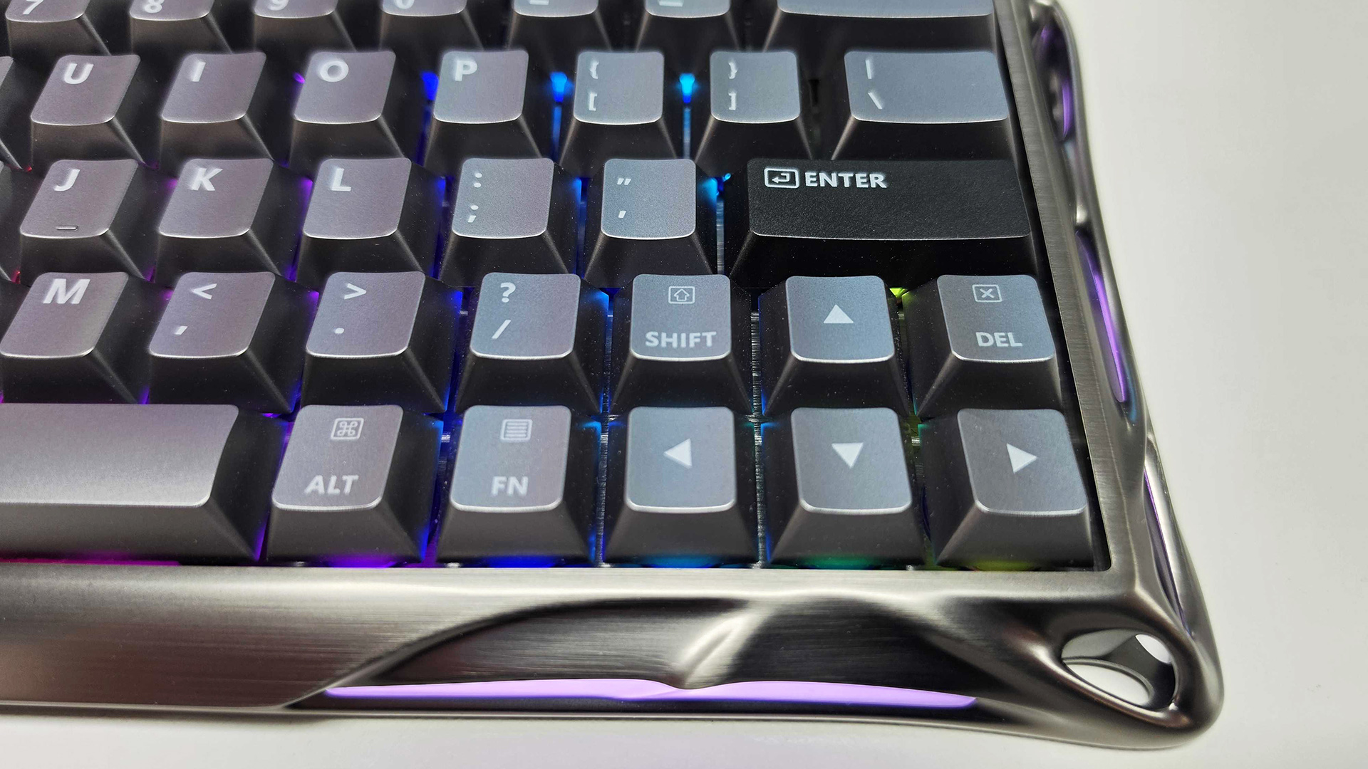 GravaStar Mercury V60 Pro on desk