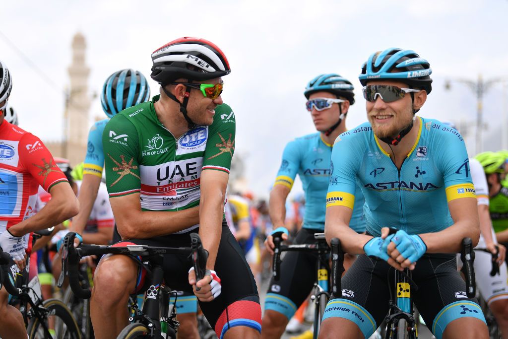 Alexander Kristoff talks to Magnus Cort before the start