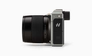 Side view of Hasselblad’s mirrorless X1D