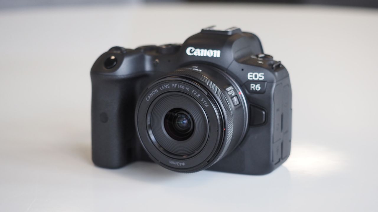 Canon RF 16mm f/2.8 STM