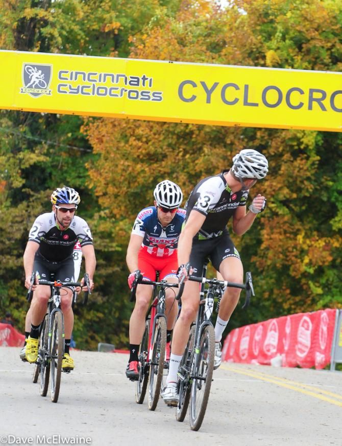 Ryan Trebon (Cannondale/ Cyclocrossworld.com) checking the state of affairs after two laps