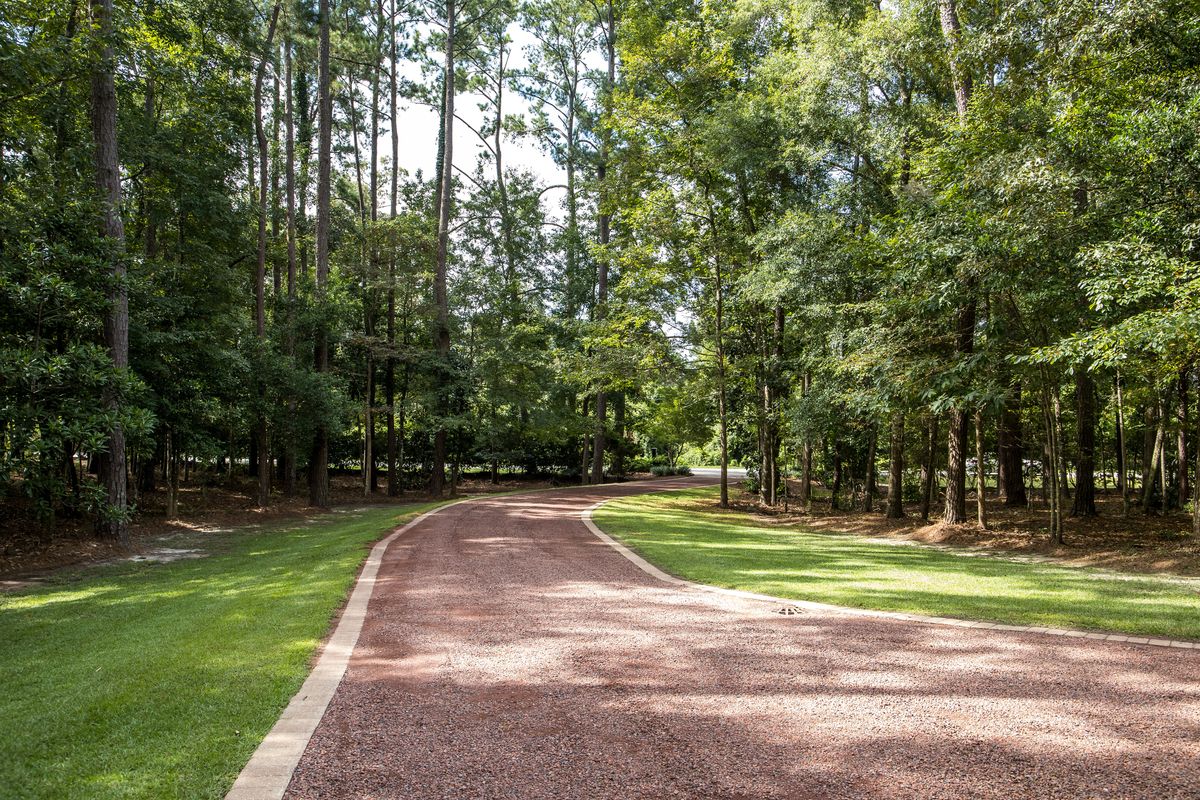 gravel driveway to custom home