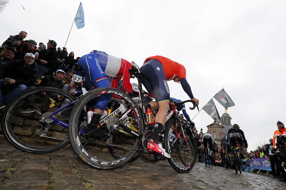 Riders climb one of the hellingen at Tour of Flanders