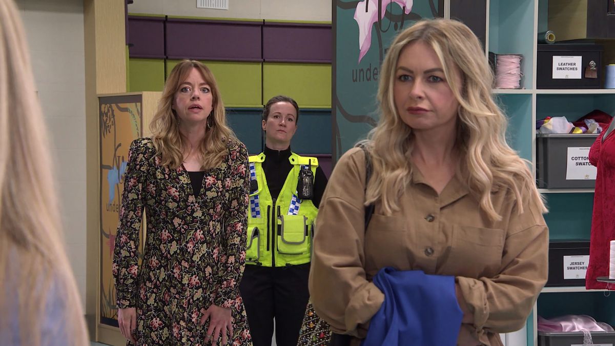 Laura Neelan is arrested in Coronation Street. 