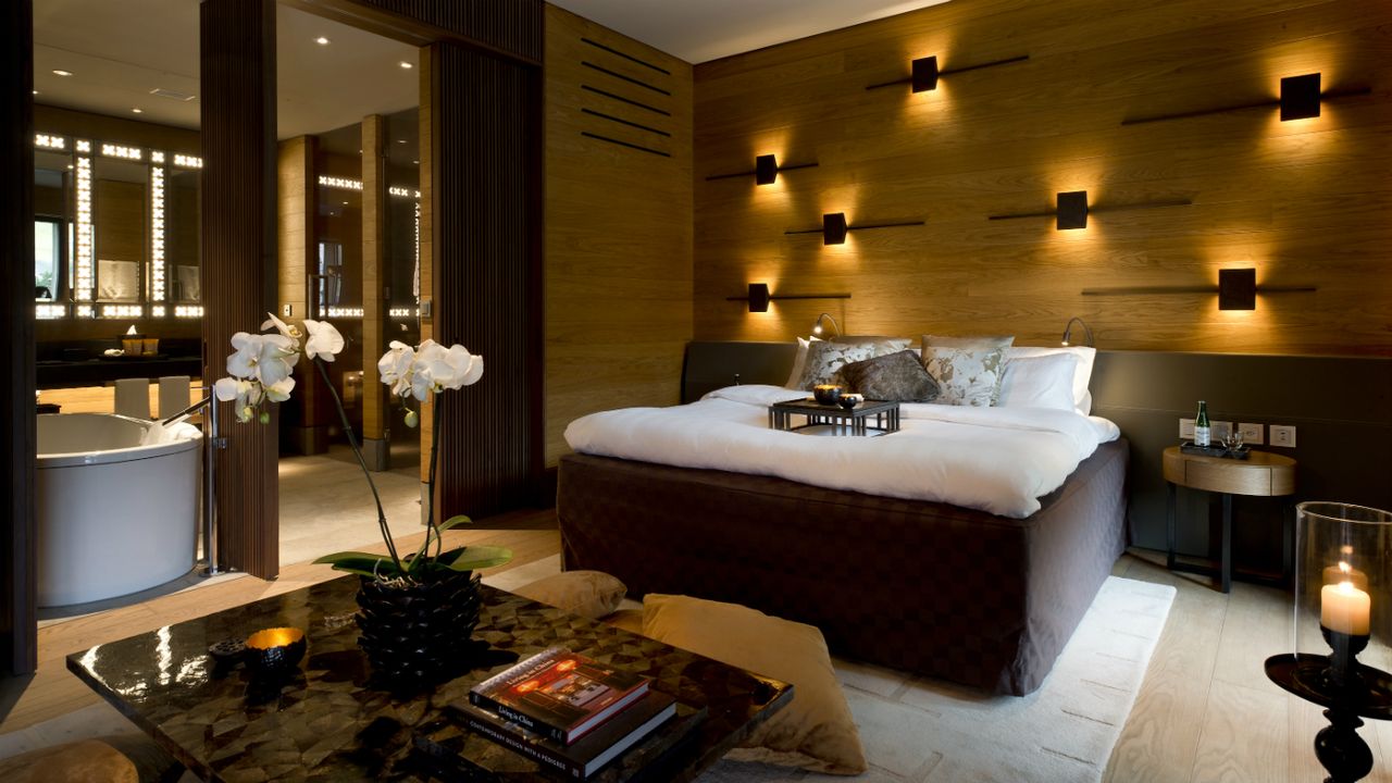 cam-rooms-grand_deluxe_room_v-1.jpg