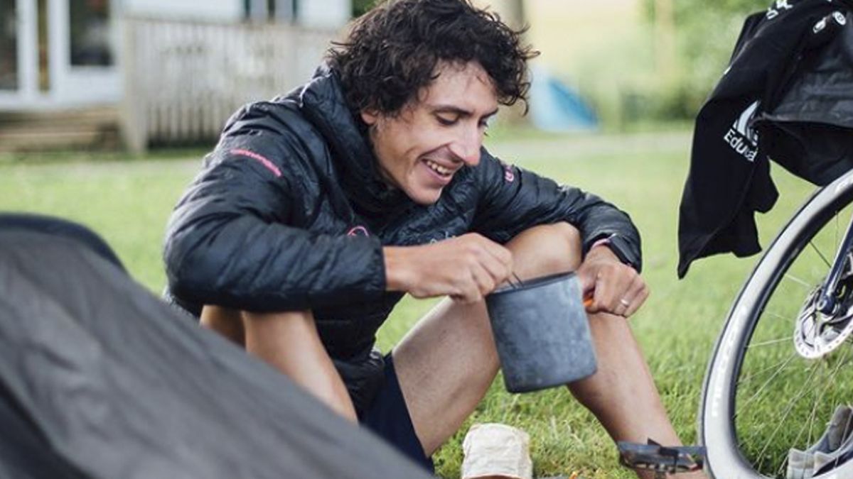 Lachlan Morton eating breakfast