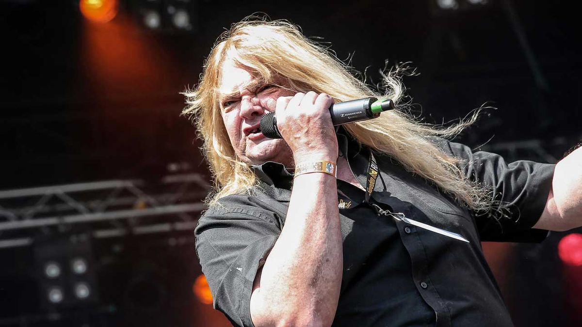 Steve Grimmett onstage