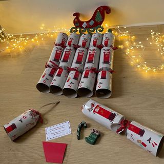 Lakeland Sleigh Balance Game Christmas Crackers