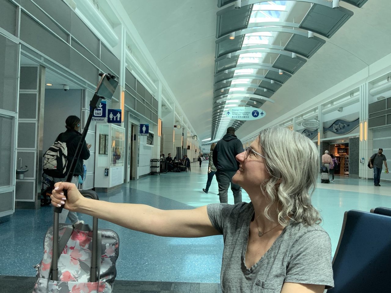 Adonit V-Grip Stand Selfie Stick