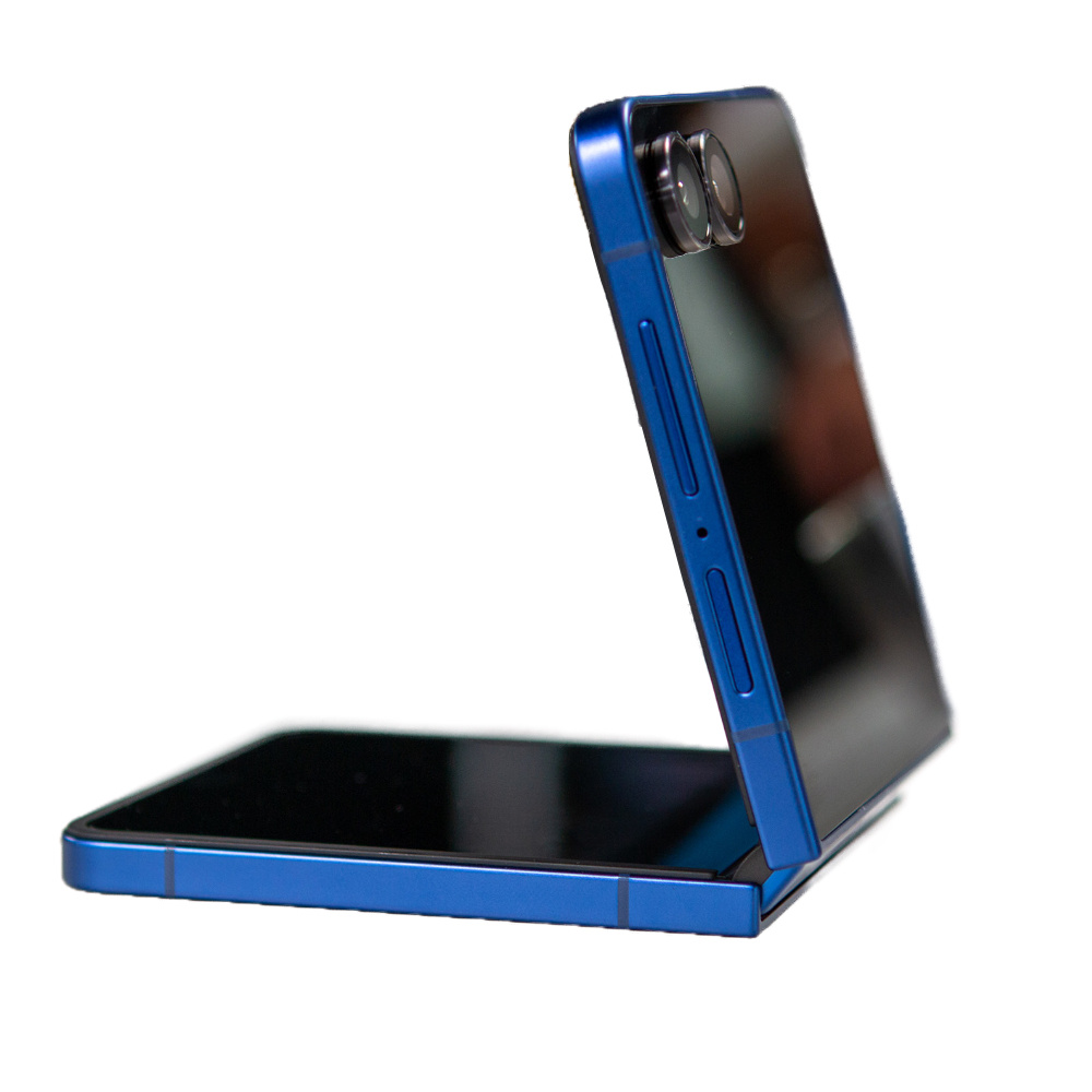 A white render of the Samsung Galaxy Z Flip 7.