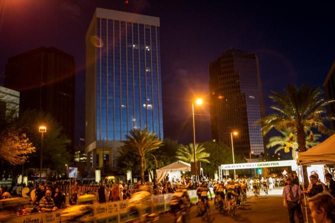 The race starts to wind down as night falls on the course.