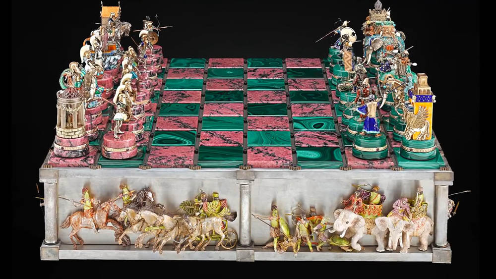 Elaborate chess set depicts the famous Battle of Issus