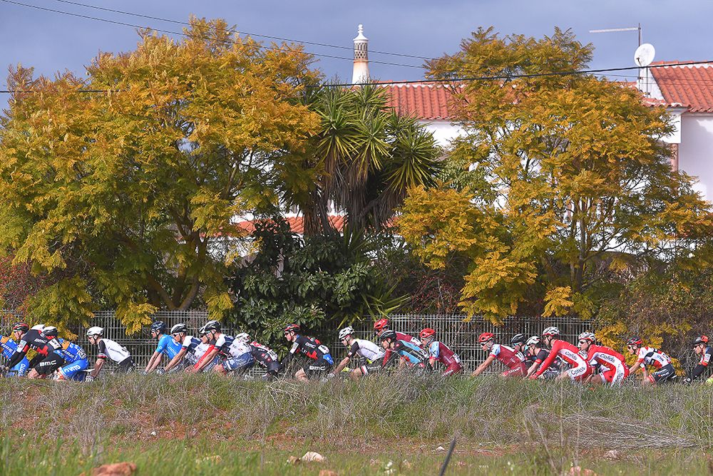 The Algarve peloton during stage 1