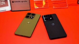 Motorola Signature hands-on testing at Android Central