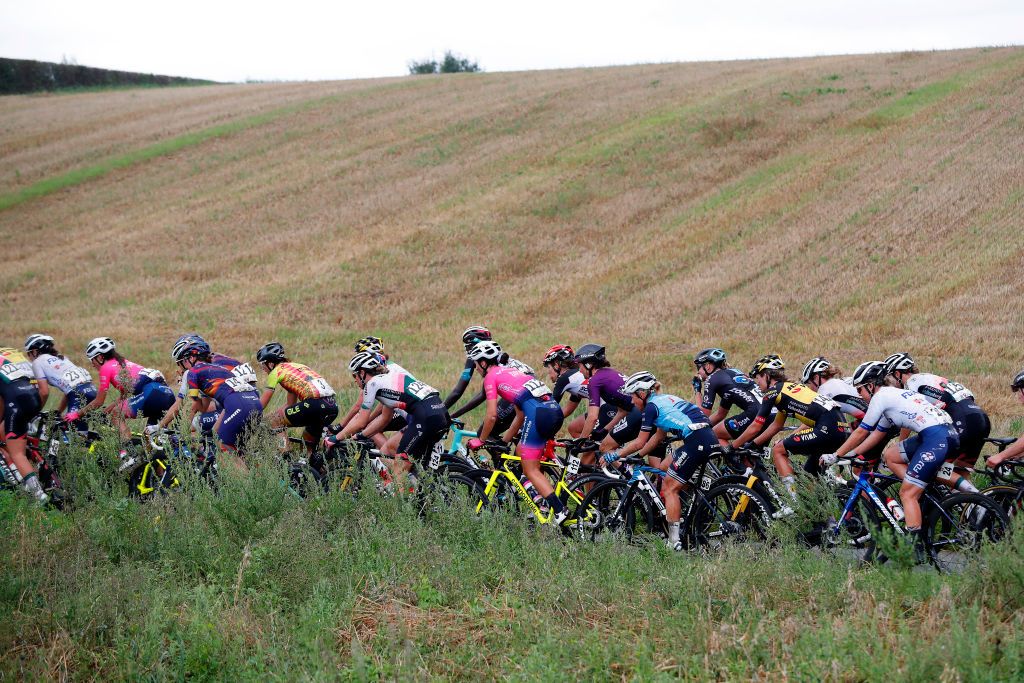 SWEIKHUIZEN NETHERLANDS AUGUST 28 A general view of the peloton compete during the 23rd Simac Ladies Tour 2021 Stage 4 a 1489km stage from Geleen to Sweikhuizen SLT2021 UCIWWT on August 28 2021 in Sweikhuizen Netherlands Photo by Bas CzerwinskiGetty Images
